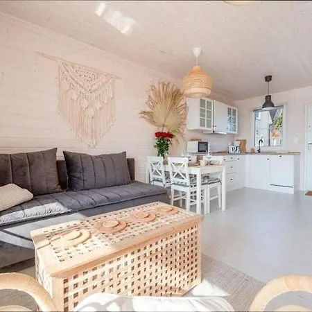 Hébergement de vacances Beachside House In Kopa With Heated Pool *