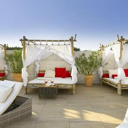 Hébergement de vacances Beachside House In Kopa With Heated Pool *