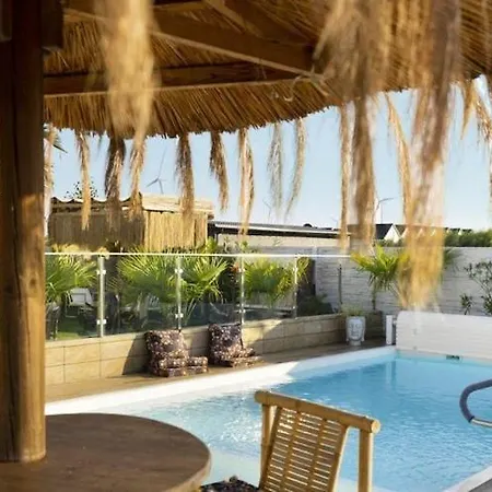 Hébergement de vacances Beachside House In Kopa With Heated Pool