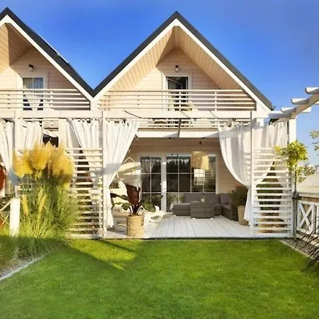 Hébergement de vacances Beachside House In Kopa With Heated Pool