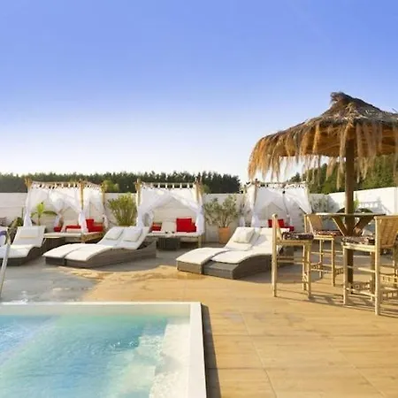 Comfortable Near The Sea, *