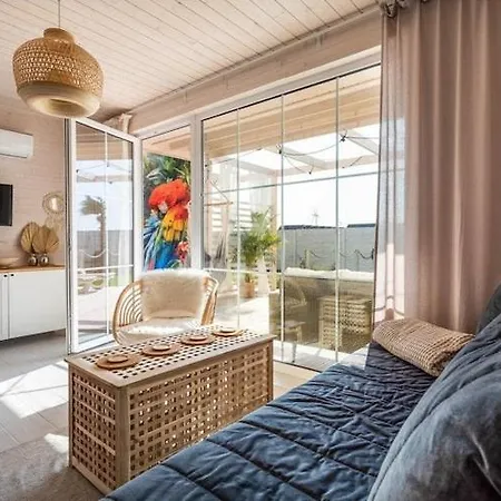 Hébergement de vacances Beachside House In Kopa With Heated Pool *